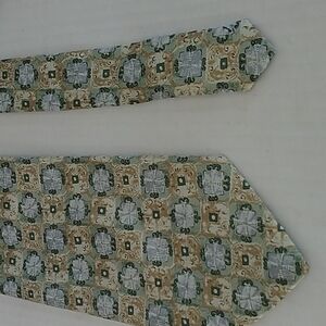 The Metropolitan Museum of Art 100% Imported Silk Tie Green/Tan Shades of Color